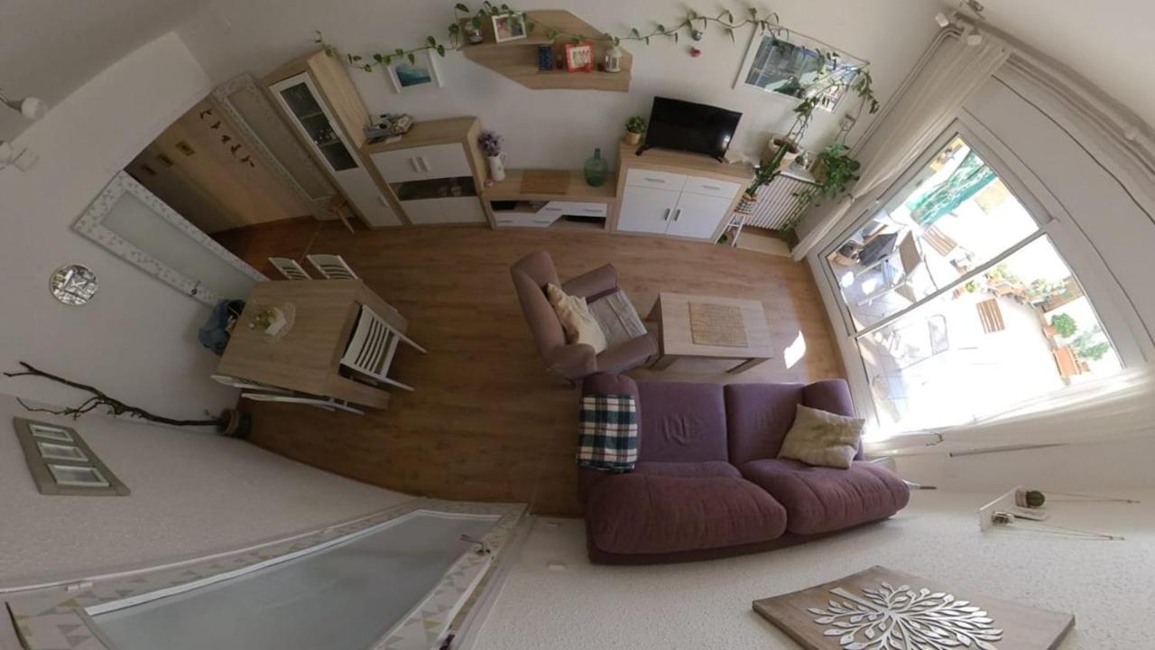 Habitacion Con Patio En Piso Compartido Capellades Luaran gambar